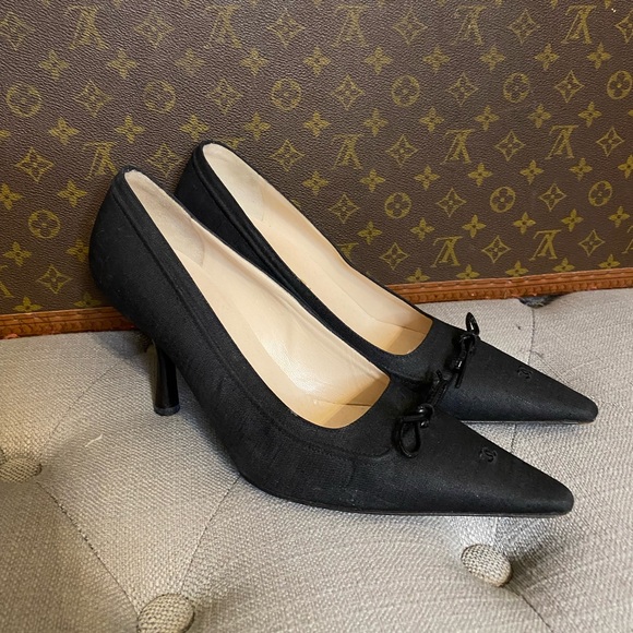 CHANEL Vintage black fabric shoes with logo, bow, stiletto heels, size 38 - Picture 2 of 8